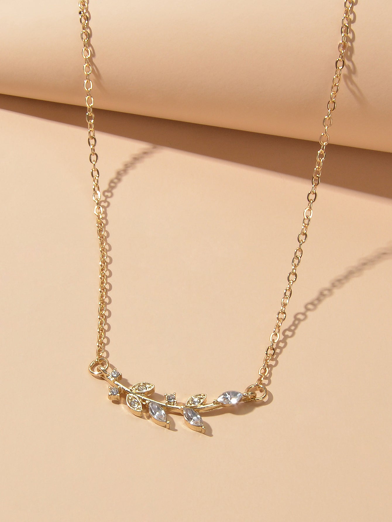 Shining Jewellery Rhinestone Decor Gold Silver Chain Leaf Charm Pendant Necklace