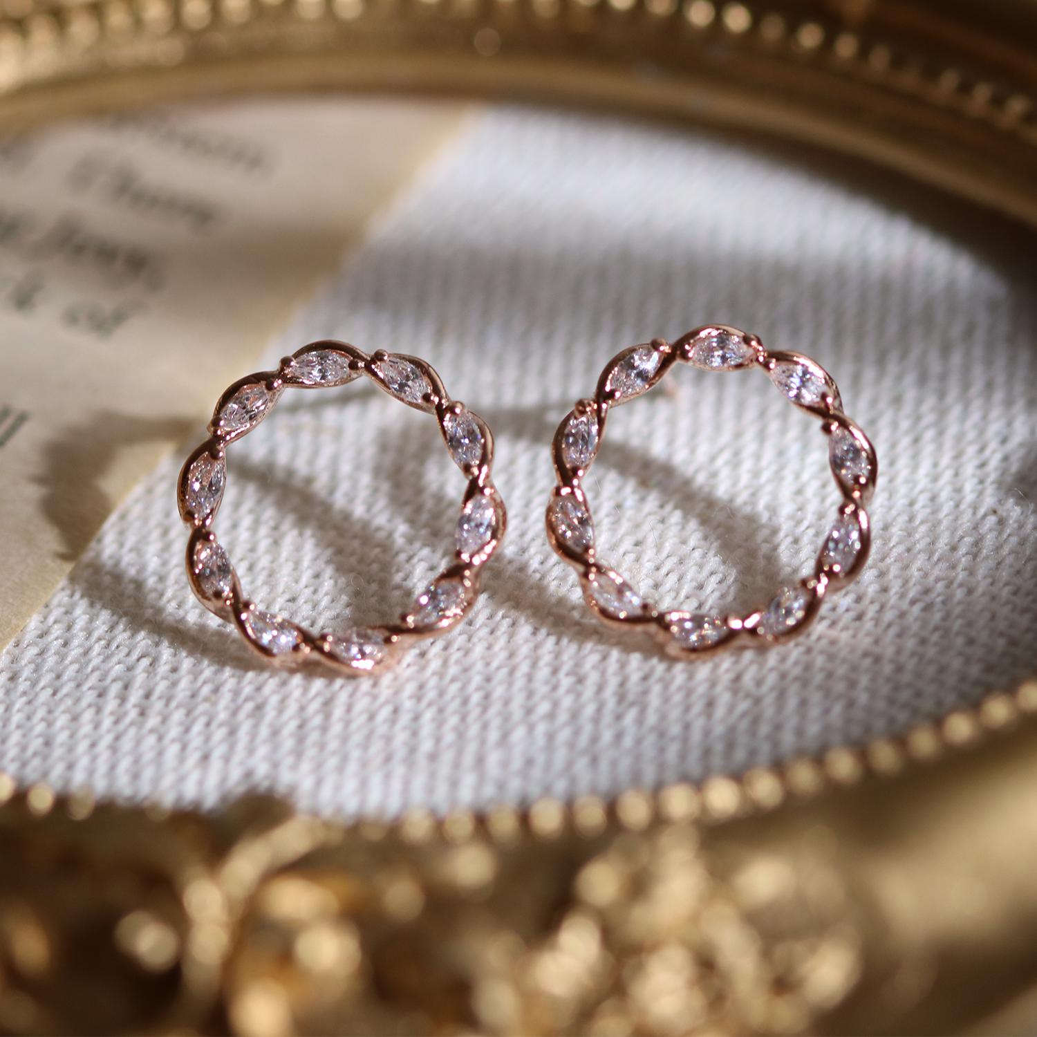 Circle cubic twist earrings-7