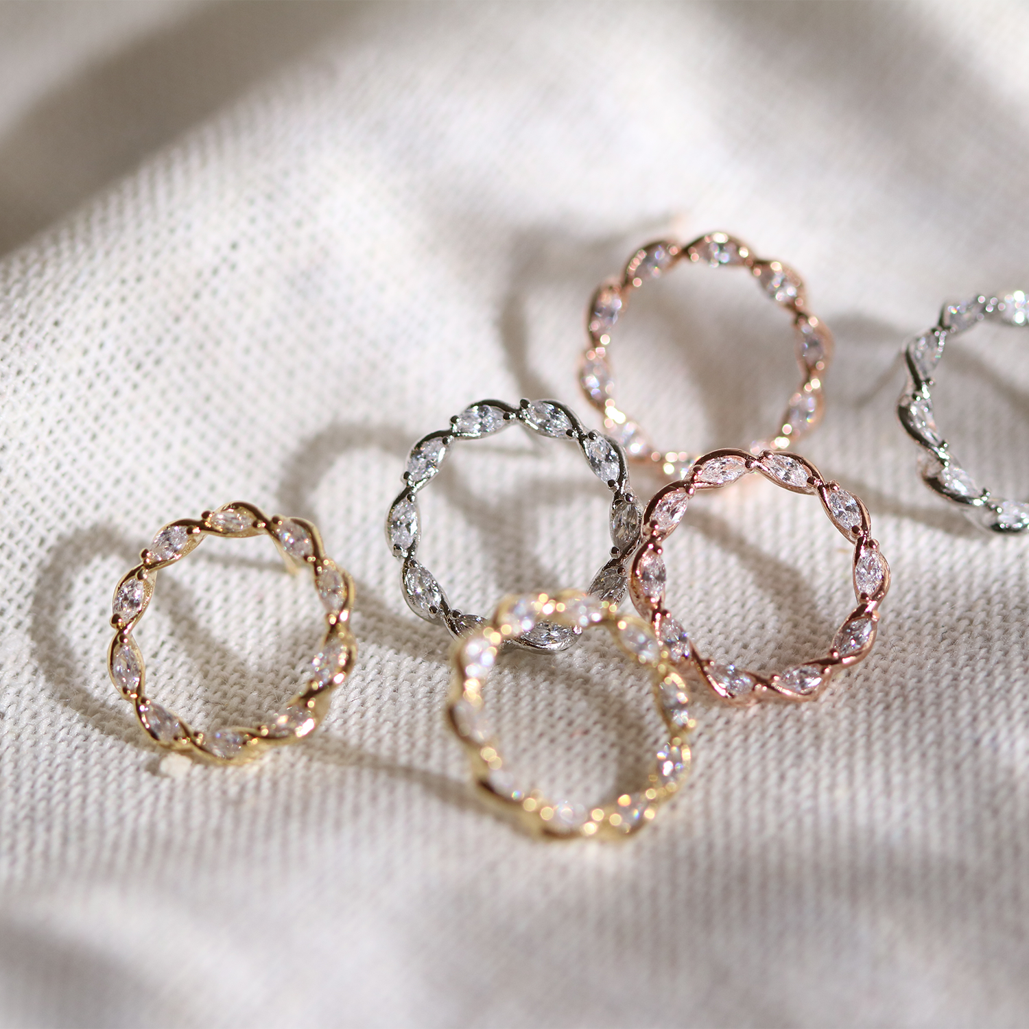 Circle cubic twist earrings-3