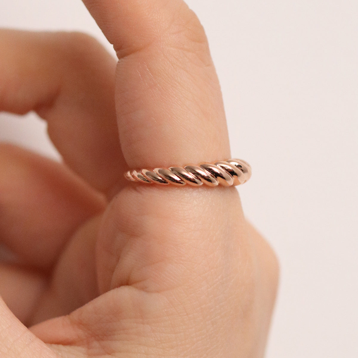 Oval Shaped Screw Band Ring